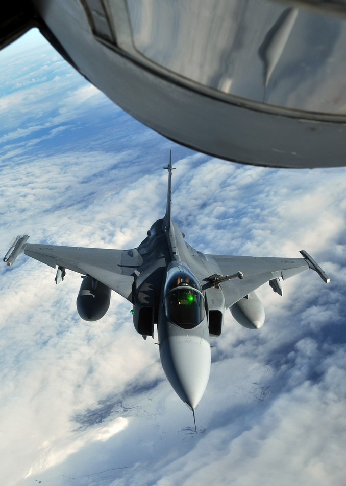 美媒:美国将升级f15战机 保持对中国歼10优势