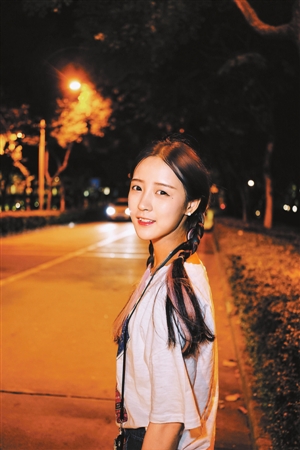 今日女郎:蔡家悦,草根创业者,热爱旅行,购物,交朋友.