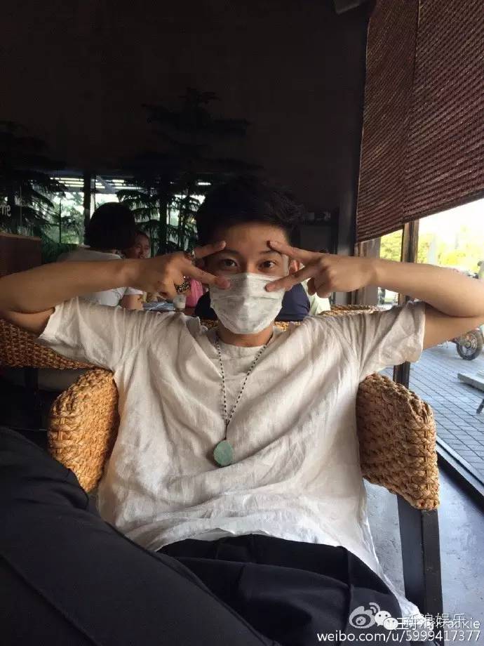 重庆的小伙子,帅帅哒嗯,是的,那个就是池昌旭欧巴,nili小杨严之前还拍