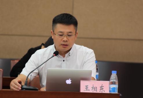 启明秘书长受河南省工商局邀请发表公益演讲_fina