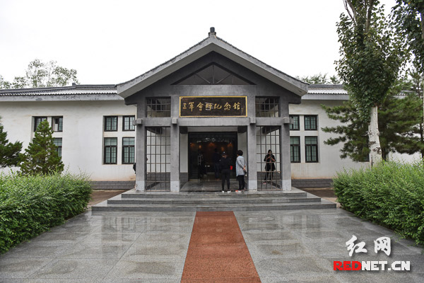 中国工农红军长征将台堡会师纪念碑.