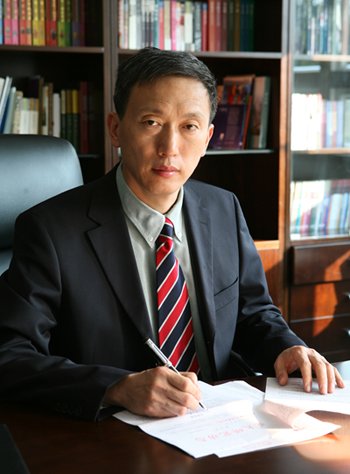 钟志华任同济大学校长裴钢不再担任图简历