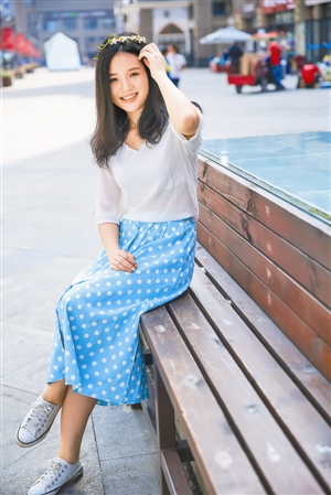 今日女郎:李薇,就职于深圳面点王,爱好唱歌,跳舞,摄影今日箴言:天道酬