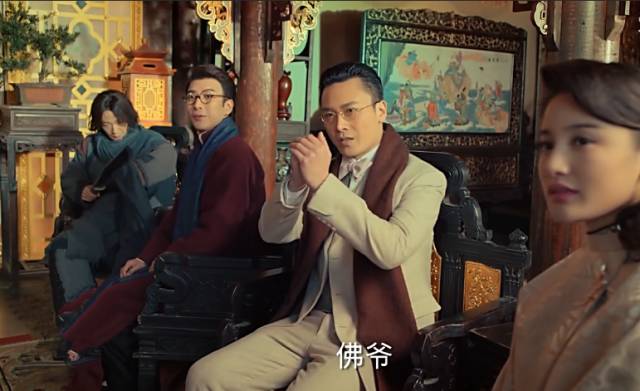 首先吴老狗这出场方式就犯规,就算再爱狗,人家都是自己一个来,就