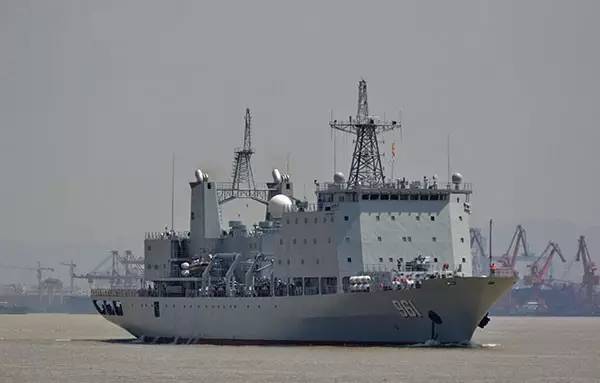 云雾山舰:舷号997,排水量3350吨.