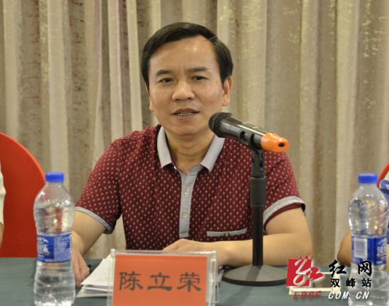 陈立荣来双峰督导农村适龄妇女两癌免费检查工作