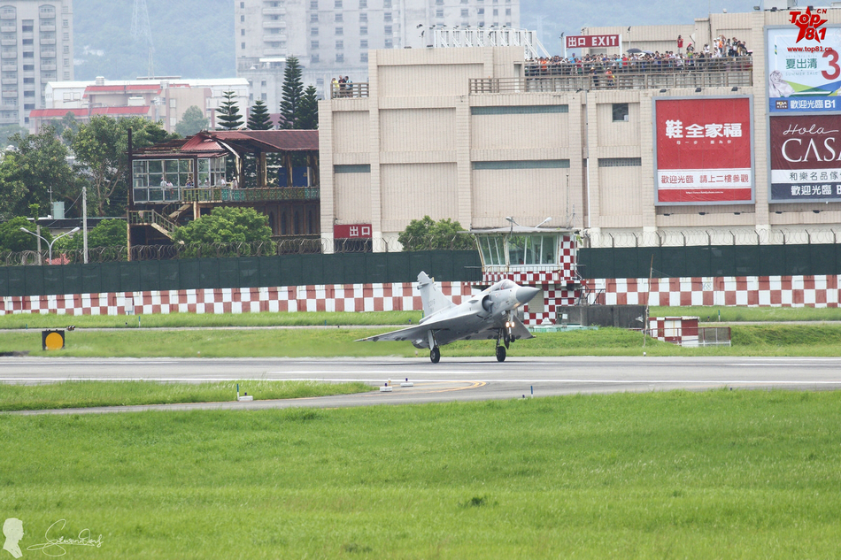 绿营要改黄埔校歌引愤慨 退伍将领:先改你们祖坟