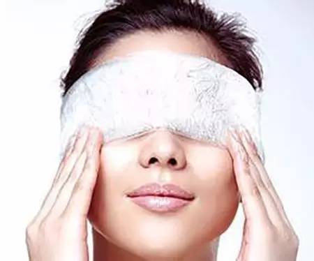 割双眼皮后,热敷冷敷哪种效果好?