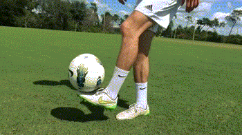 比如说脚尖连续颠球,用身体的其他部位颠球,还有花式起球等等.