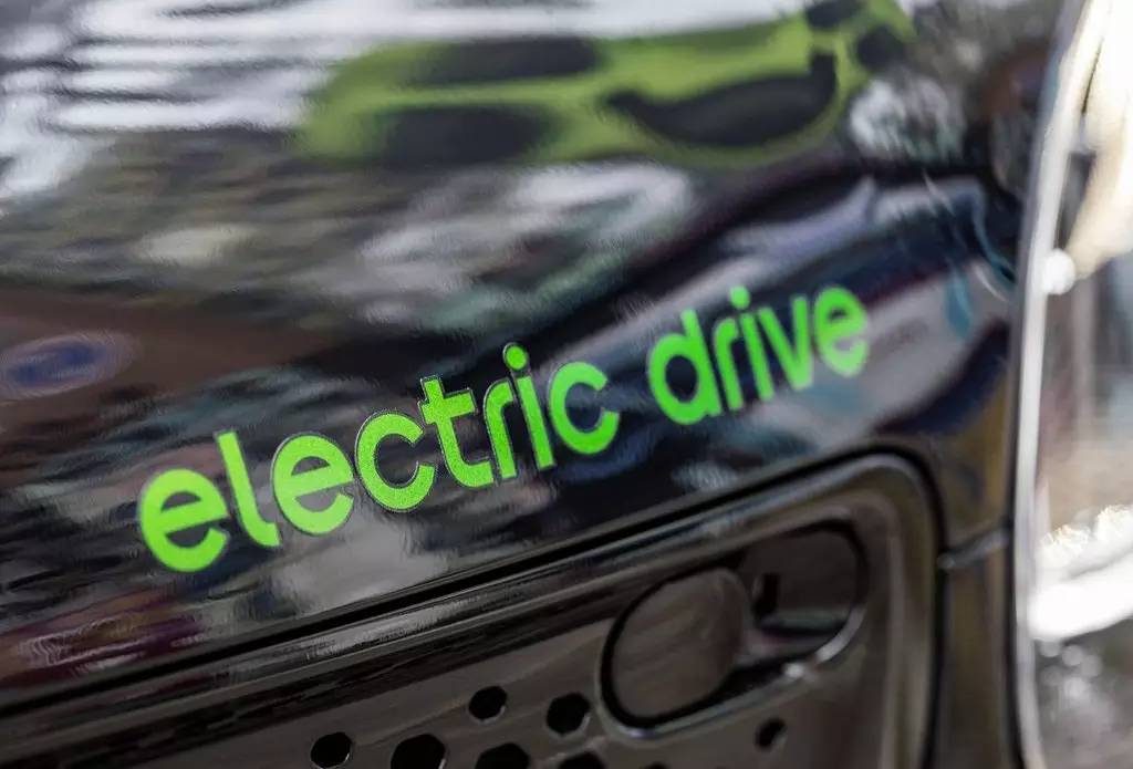 巴黎车展 又有新玩具！Smart纯电动版