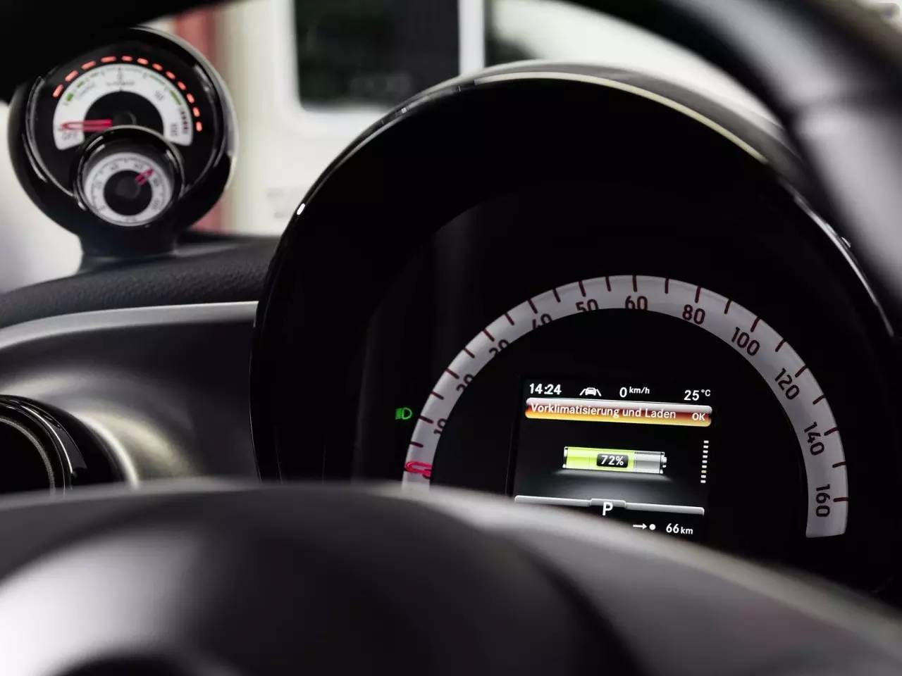 巴黎车展 又有新玩具！Smart纯电动版