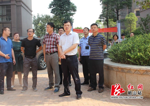 黄劲松调度创建城管工作