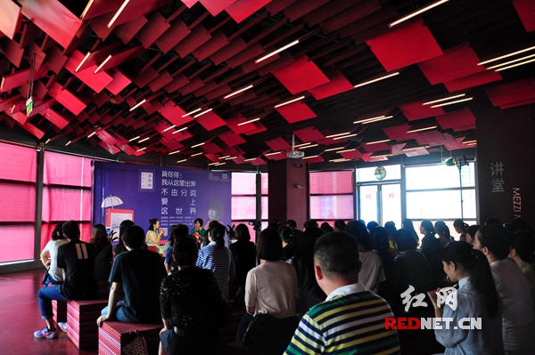 知名作家黄佟佟亮相梅溪书院 举办首站新书分享会|新书|作家|知名_新浪新闻