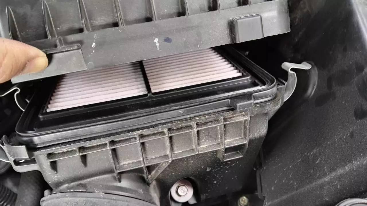 节日长途归来，5分钟教你更换空气滤清器