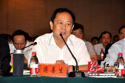 湖南省水利厅总工程师张振全代表项目建设设计部门讲话