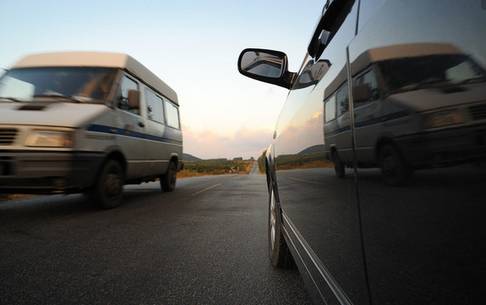 踩刹车时如果不踩离合，会有多危险？