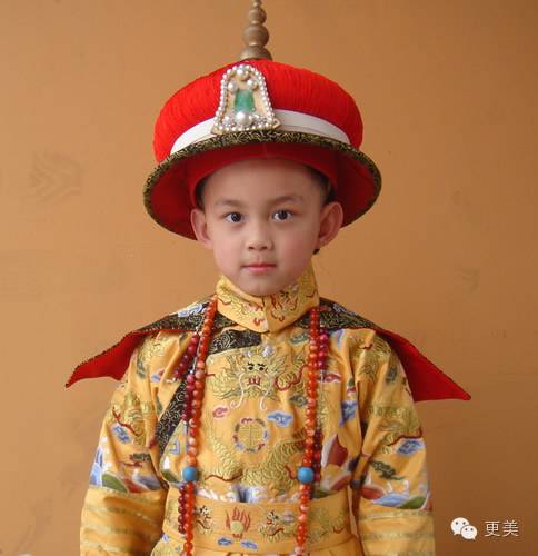 吴磊小时候就这么可爱,眼睛大,鼻子小,基本能确定长不残啦.