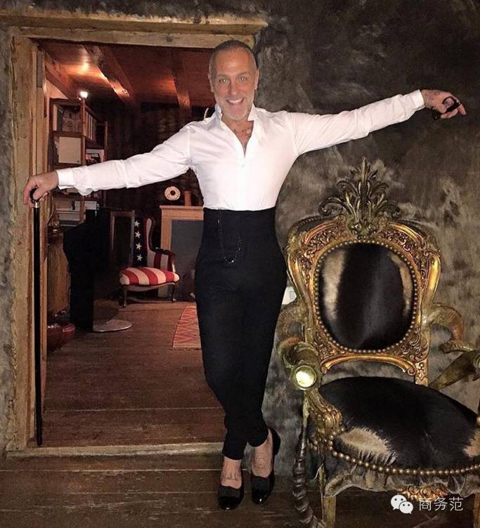 商务范:50岁朋友圈还能这么浪骚的男人,我只服他