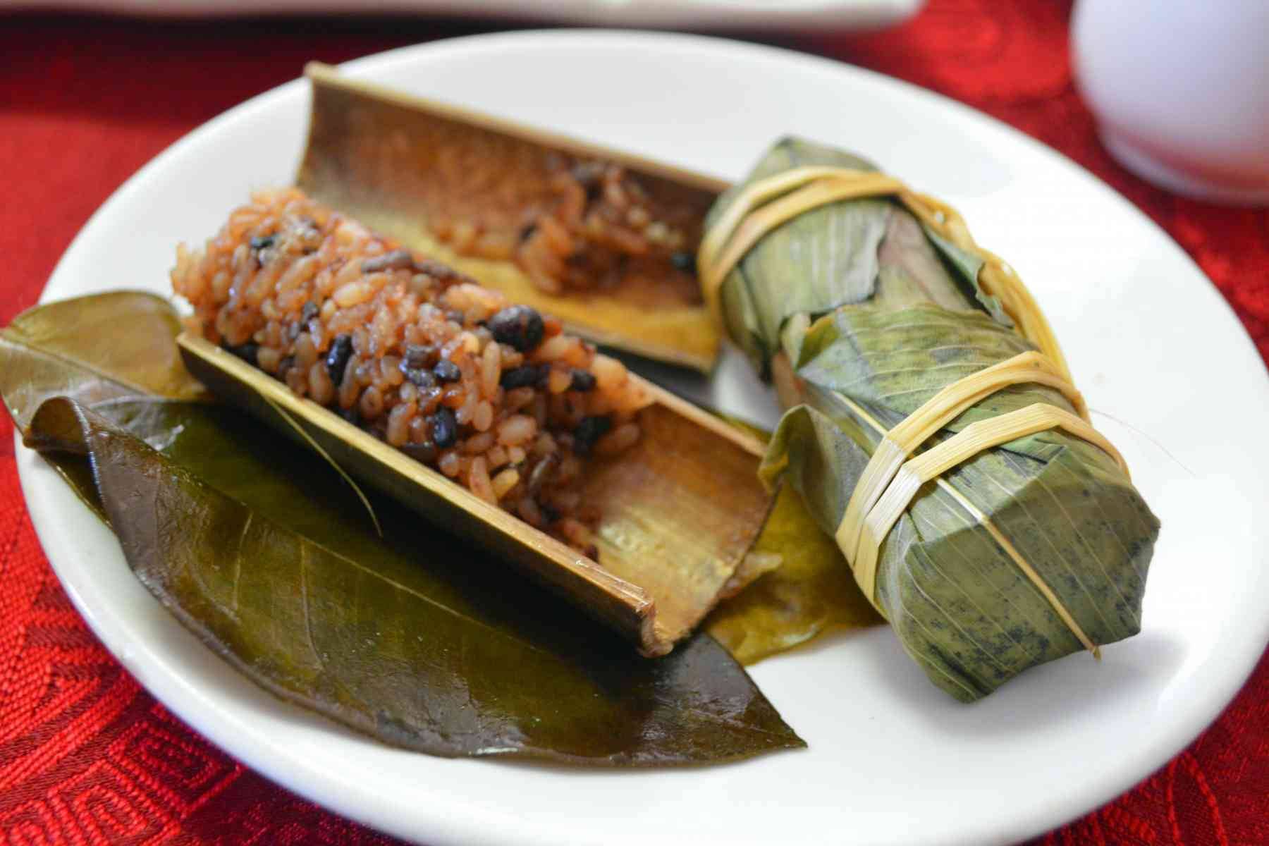 油炸米饭锅巴,艾叶粑粑,大肚粑,船上粑,萝卜粑粑等等都是不可割赡的