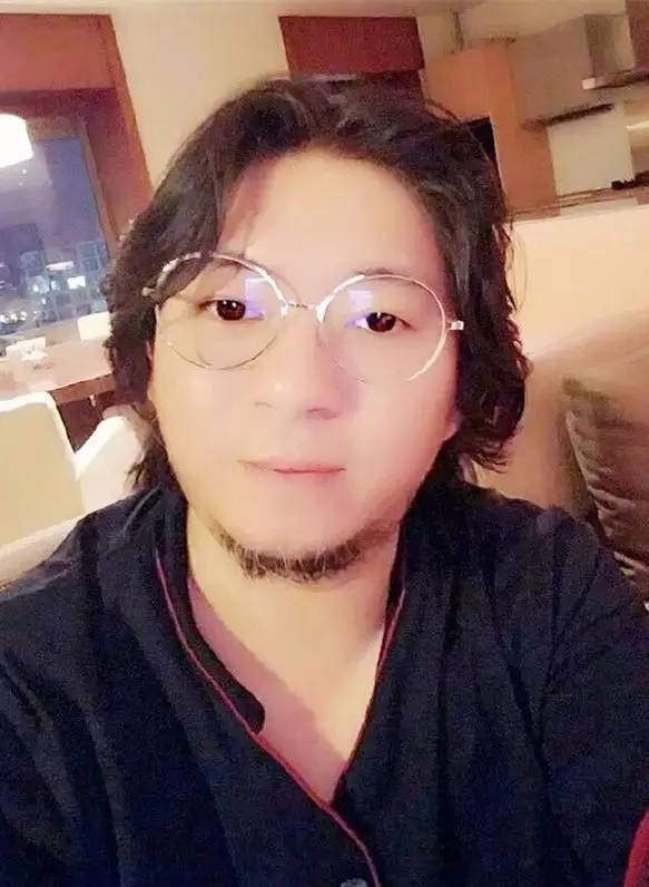 自拍,马建国的画,使徒子的链接,丁一晨的歌,薛之谦的段子,刘全有的手