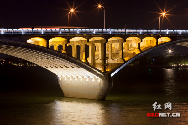 橘子洲大桥扮靓湘江夜景(图)|长沙|湘江|橘子洲大桥_新浪新闻