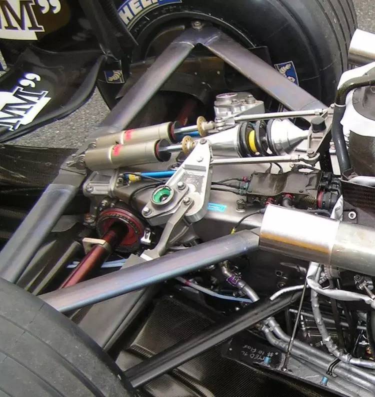 以一颗螺丝勘探F1悬挂技术