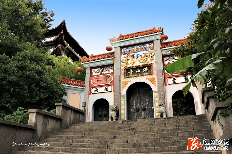 据清同治《长沙县志》载:"洪山庙建自前明周姓山主,后经众姓重修