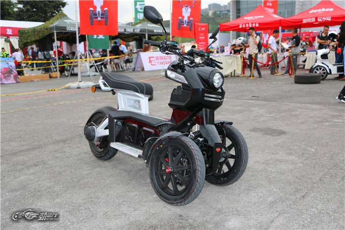 玩“出格”的倒三轮电动车