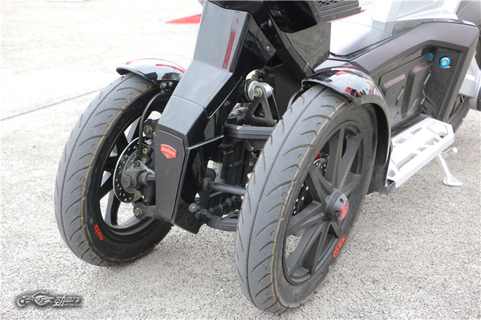 玩“出格”的倒三轮电动车