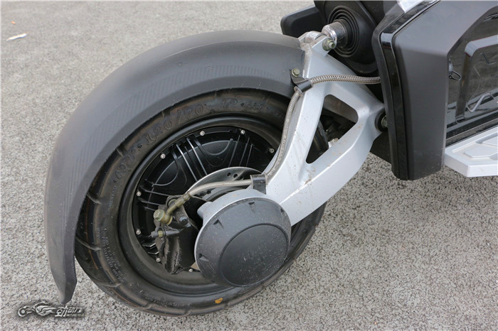 玩“出格”的倒三轮电动车