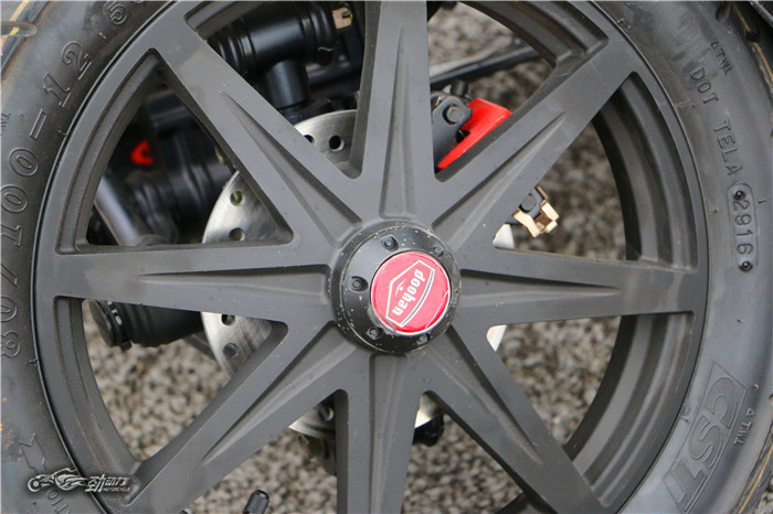 玩“出格”的倒三轮电动车