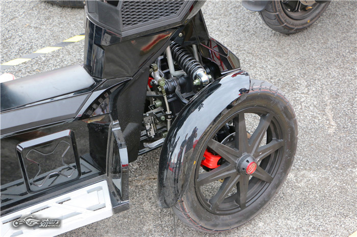 玩“出格”的倒三轮电动车