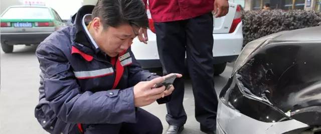 坑爹！撞车了保险公司拒赔，心好也有错？