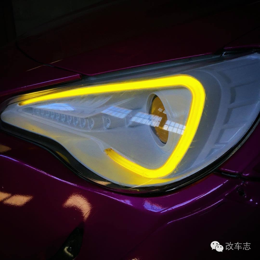 这辆丰田86曾经是个王者，后来被交警叔叔抓到了！