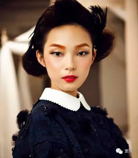 要说刘雯的长相属于国际审美,那她的长相应该是处于中西审美的分界线