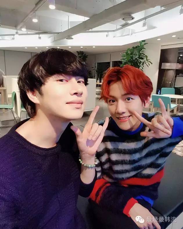 金希澈打游戏不管输赢都hin有道理，边伯贤打游戏吃东西两不误！