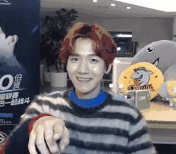 金希澈打游戏不管输赢都hin有道理，边伯贤打游戏吃东西两不误！