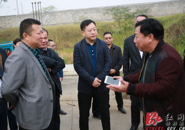 周新辉主持召开祁阳县绕城公路项目建设现场办公