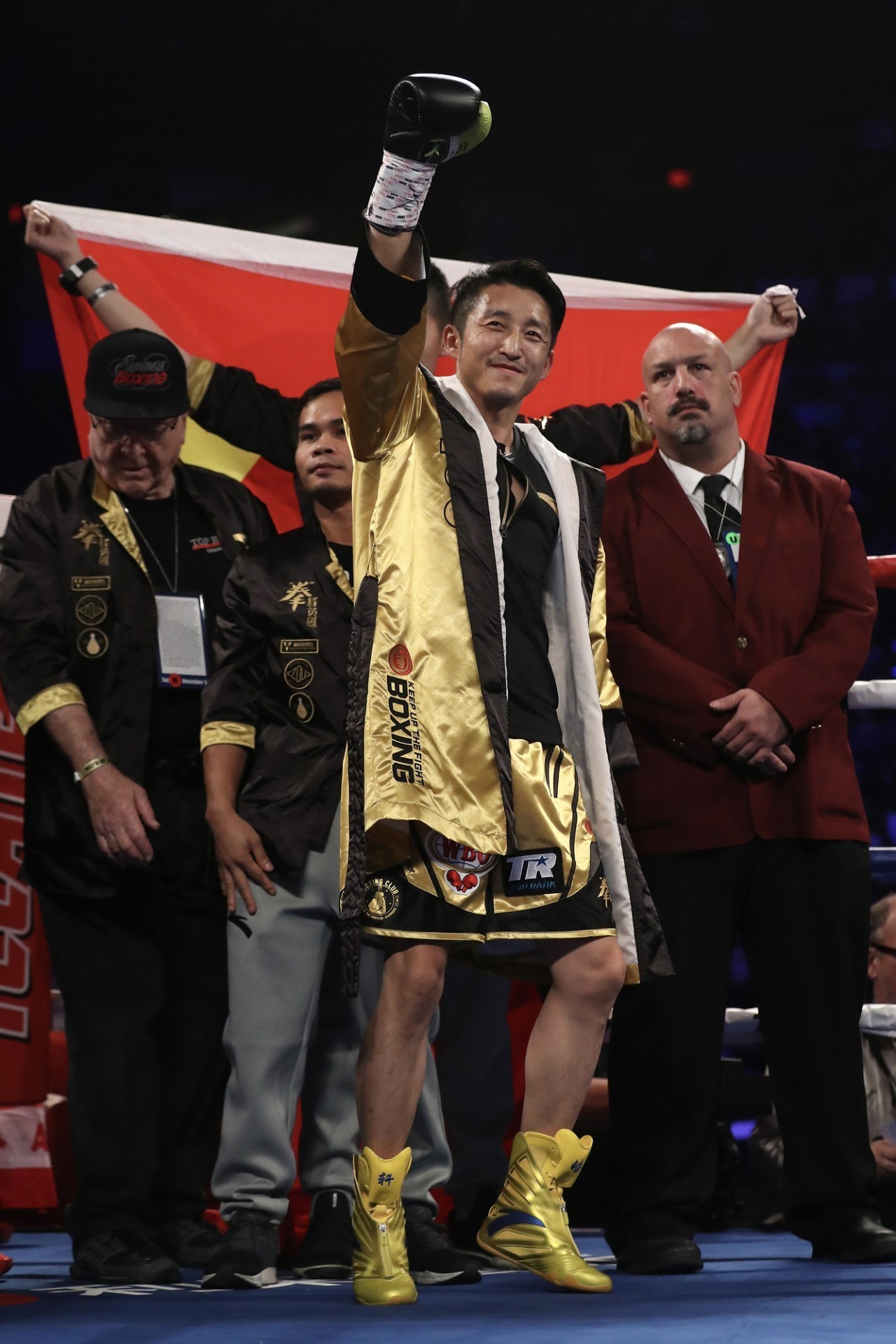 大满贯02击败泰国拳王邹市明35岁高龄首夺世界拳王金腰带