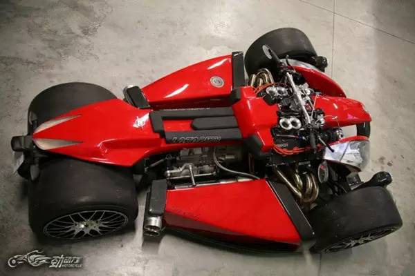 怪兽出没 请注意——Wazuma V8F