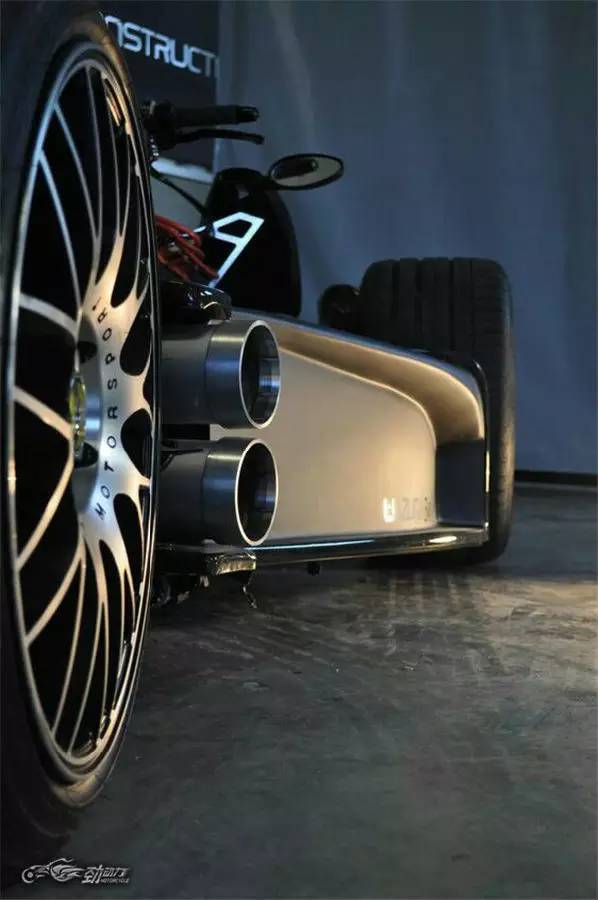 怪兽出没 请注意——Wazuma V8F