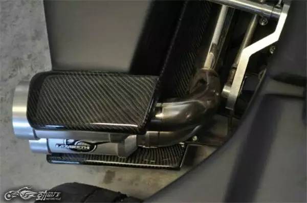 怪兽出没 请注意——Wazuma V8F