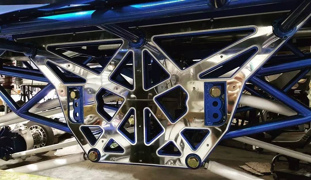 爆改皮卡竟敢把兰博基尼踩在脚下