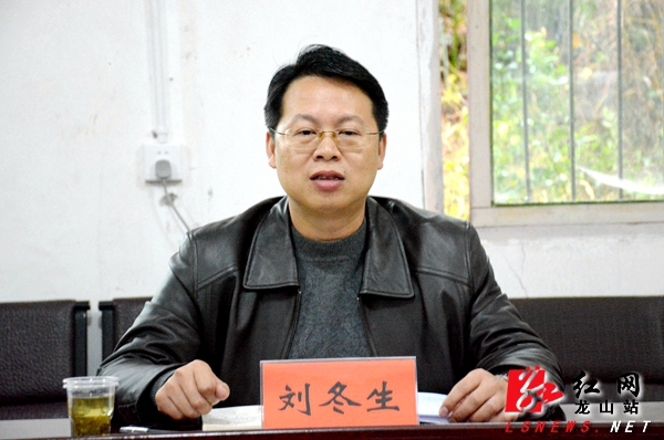 刘冬生深入龙山县水田坝镇中湾村现场办公