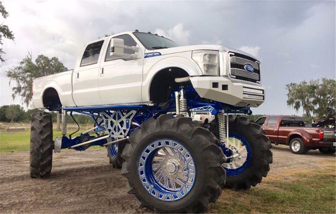 爆改皮卡竟敢把兰博基尼踩在脚下