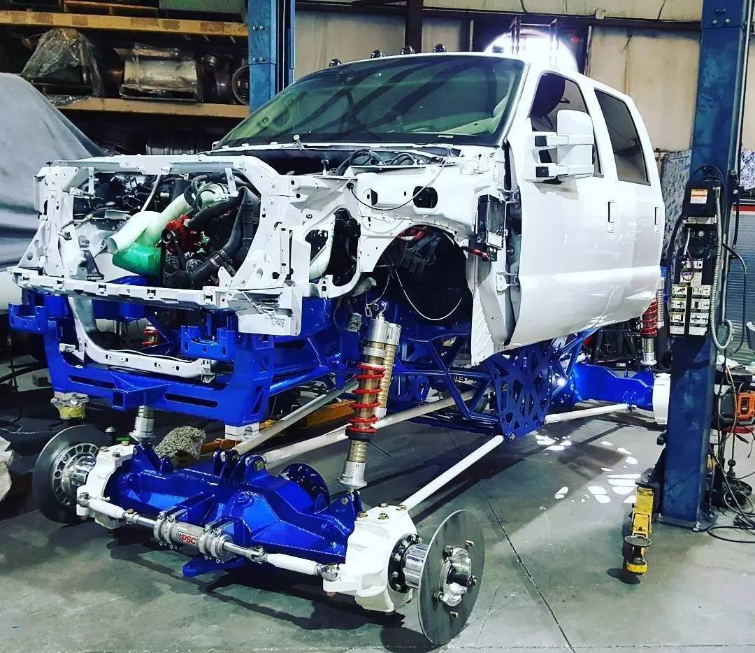 爆改皮卡竟敢把兰博基尼踩在脚下