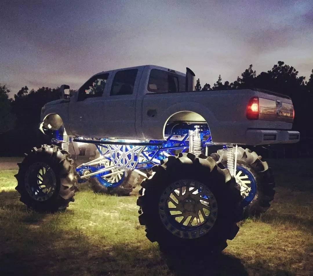 爆改皮卡竟敢把兰博基尼踩在脚下