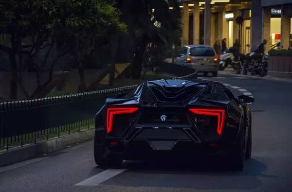 9400万 一个灯买一辆劳斯莱斯