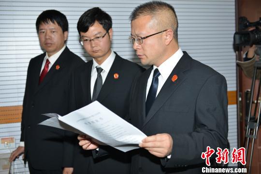 11 18:08:29 中国新闻网 原标题:云南一女子杀死家暴丈夫获缓刑 百余