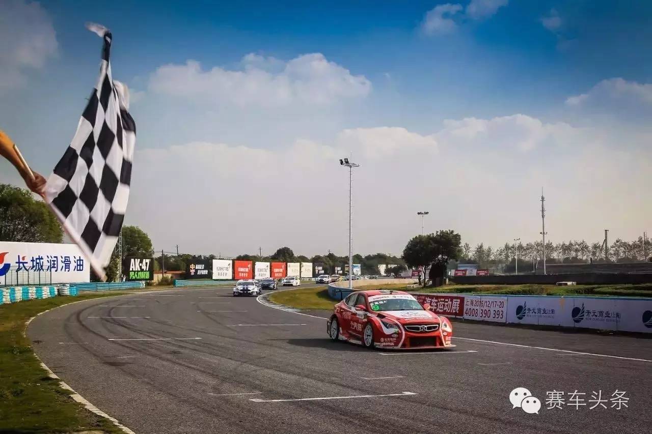 他们带领车队从颗粒无收到包揽颁奖台